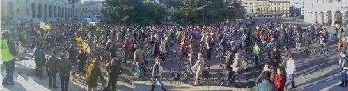 Piazza Brà gremita di gente