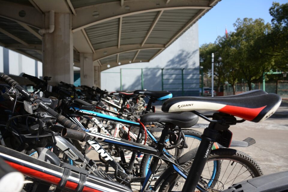 Parcheggio Bici Bicipark Scuola Studenti (da pixabay 2508645-1280)