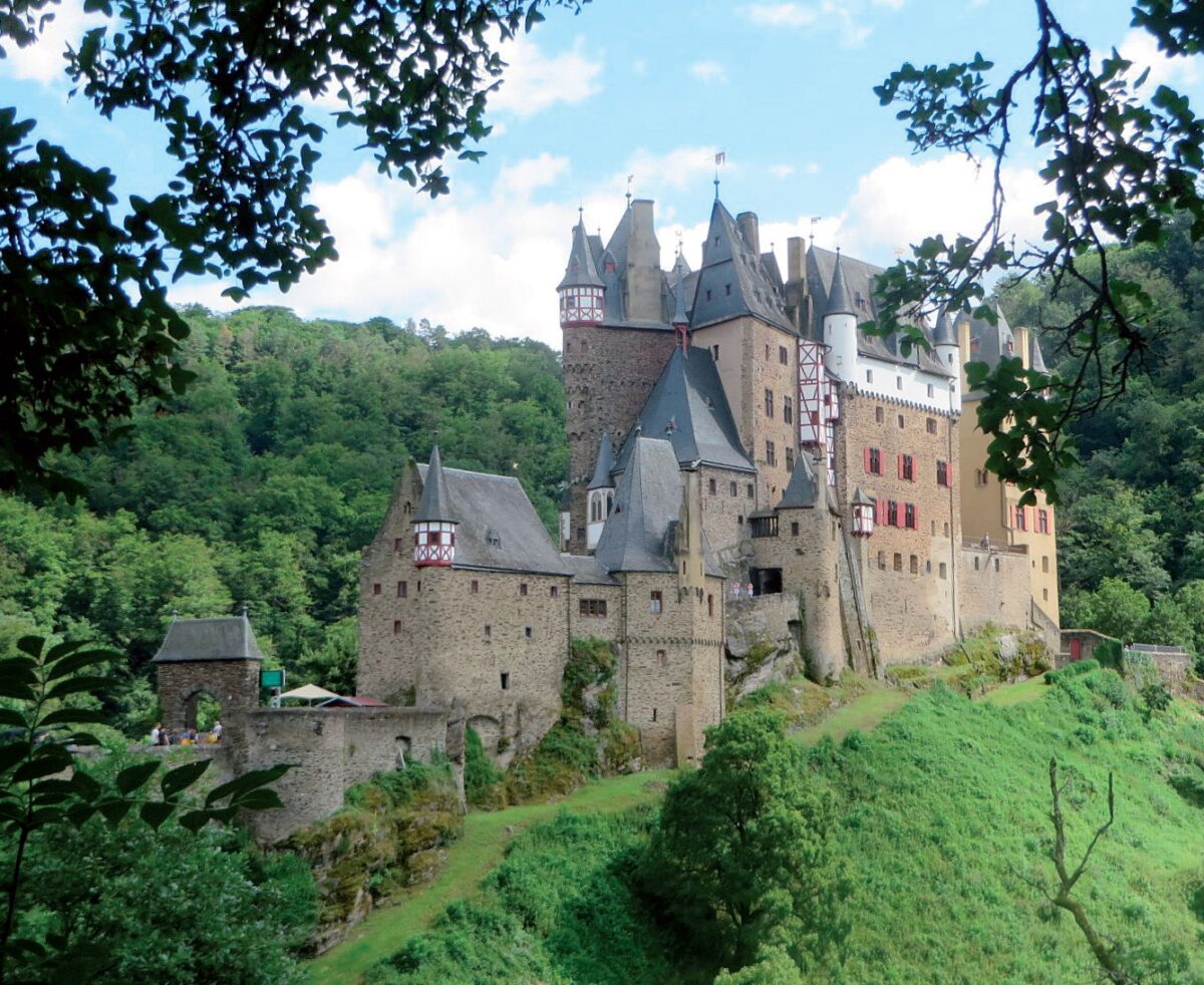 RL172 Biciviaggio FIAB lungo il Reno da Heidelberg a Colonia - Il castello di Eltz