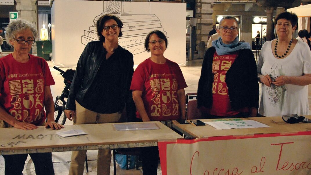 RL176 Caccia in bici 2022 - Staff al tavolo Piazza Erbe