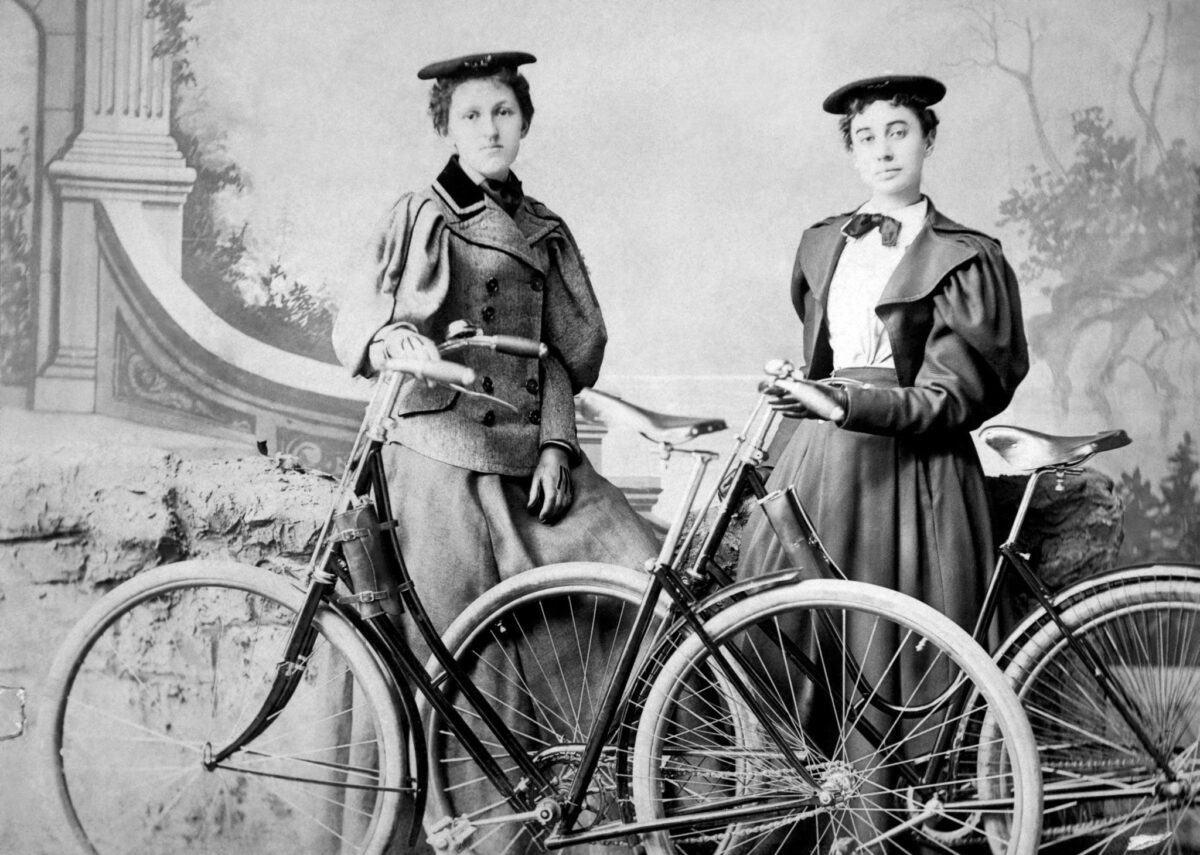 national-geographic-come-le-biciclette-hanno-cambiato-il-mondo-universal-history-archive-universal-images-group-getty-bicycle-women-629439631_0
