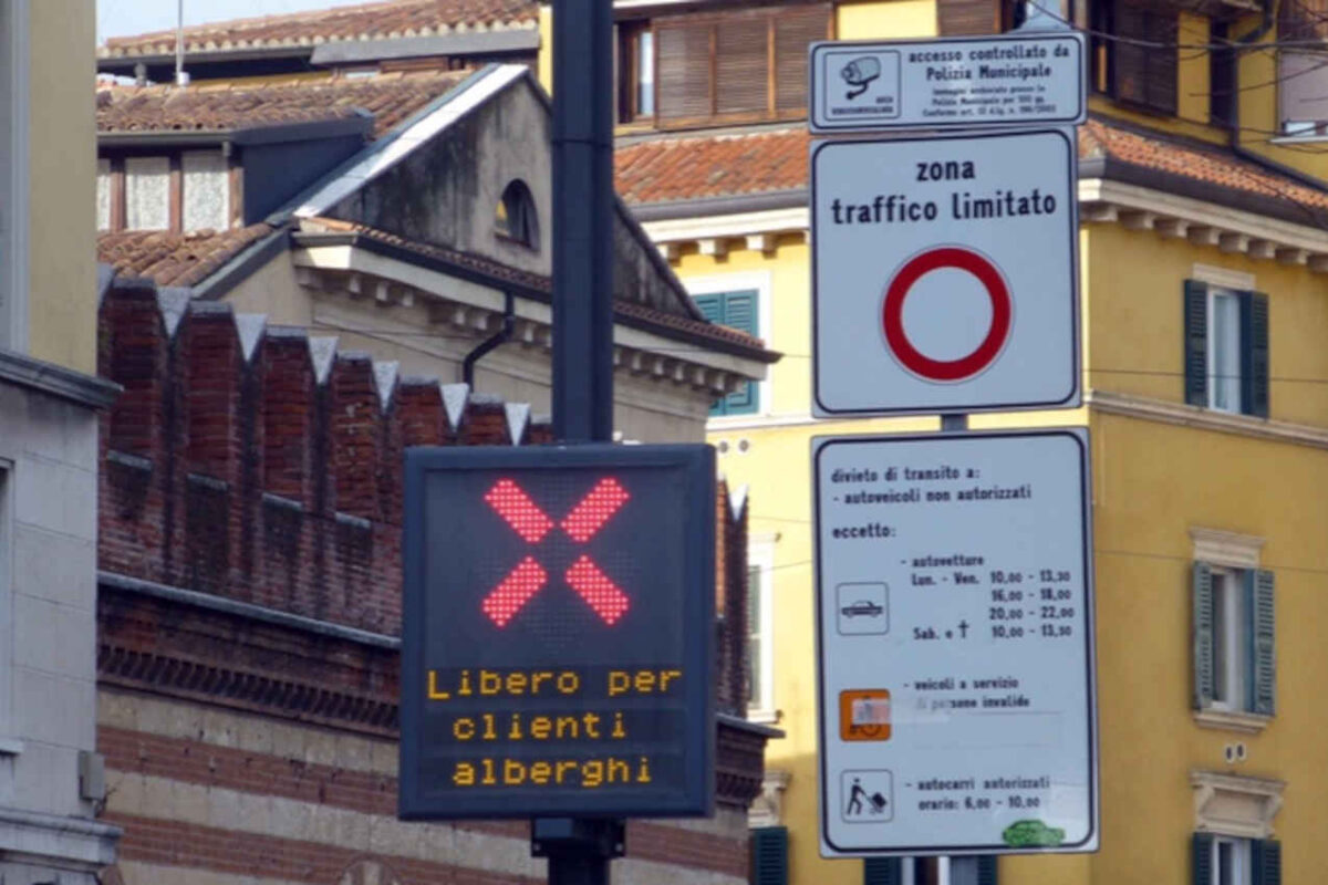 cartelli-indicatori-ztl-a-verona-piano-della-sosta-e-mobilita-sostenibile-by-claudio-toffalini-da-verona-in-it