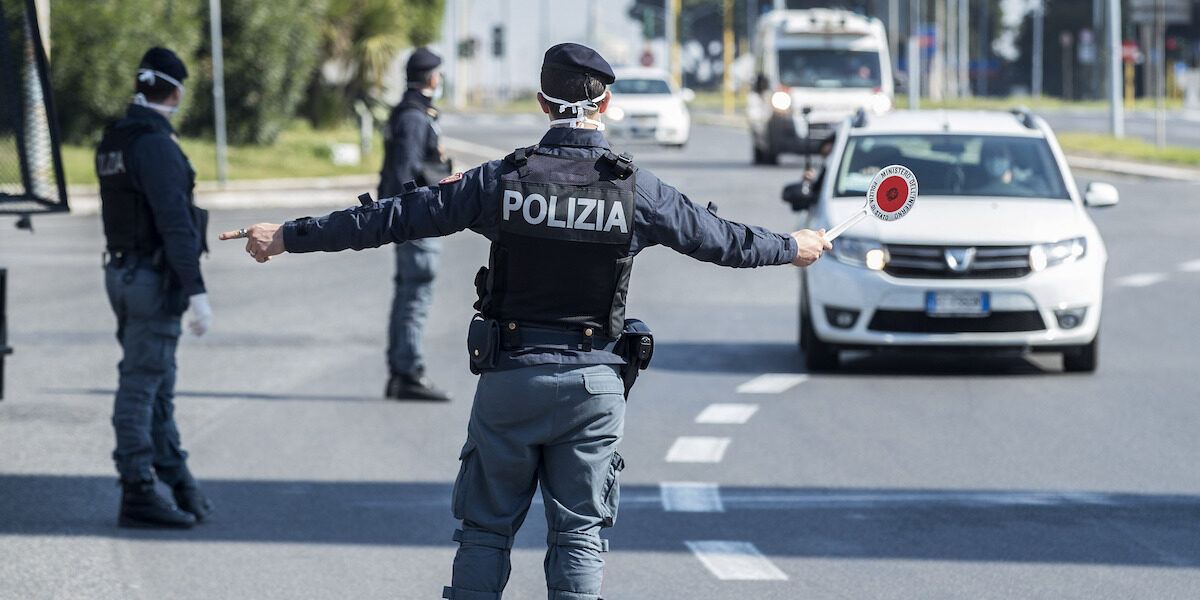 coronavirus-controlli-stradali-della-polizia-di-stato-in-occasione-delle-festivit-pasqualicoronavirus-controlli-stradali-della-polizia-di-stato-in-occasione-delle-festivit-pasquali