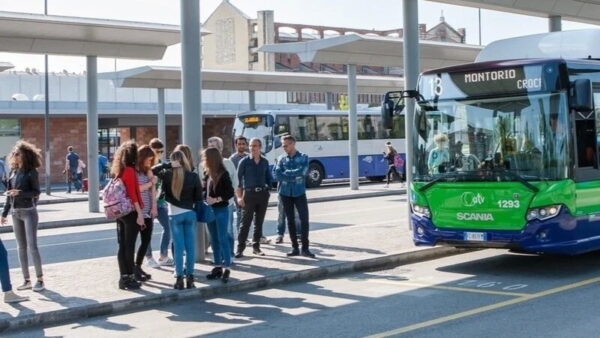 trasporto-pubblico-locale-bus-in-stazione-porta-nuova-petizione-giulio-saturni-su-change-org